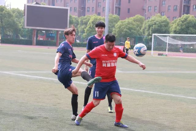 路易斯阿马杜用沪语高唱申花赢球了 铁血球队